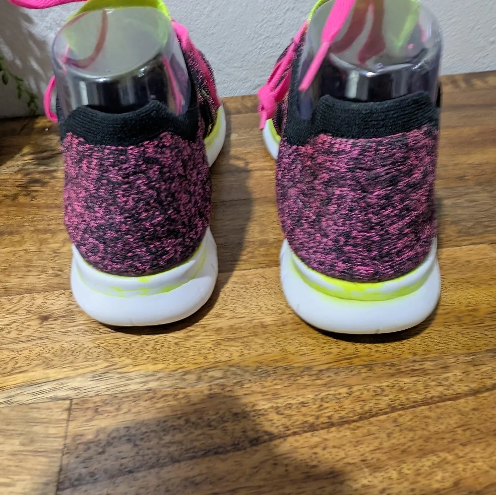 Nike Free RN Flyknit (GS Girl's‎ Size 6Y Running Shoes Pink Blast